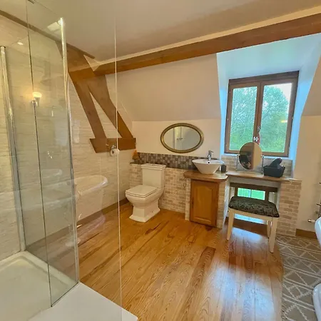 Semesterbostad Airconditioned Spacious With Private Swimming Pool Saint-Aquilin